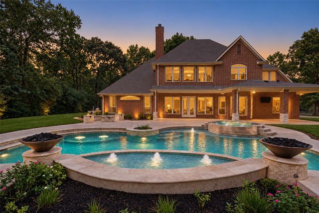 2102 E Blue Lake Dr — Montgomery Trace 02