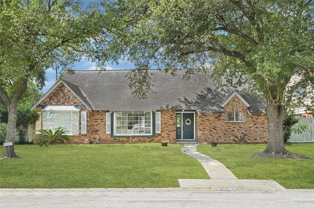 2310 Fenwood Dr — Fenwood Sec 01