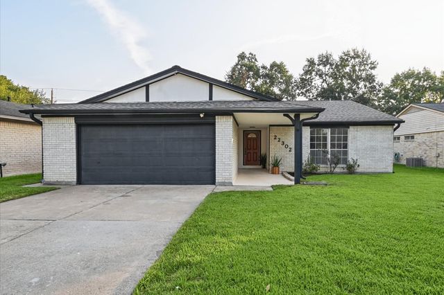 22302 Red River Dr — Cimarron