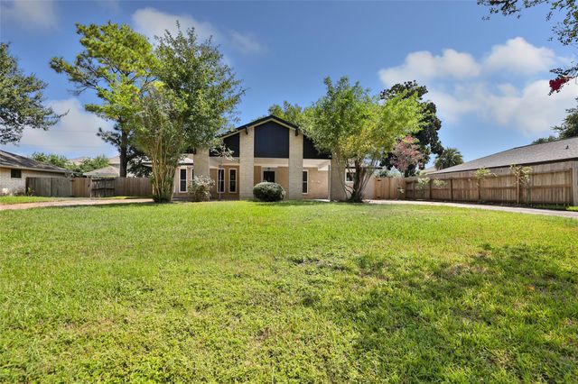4308 Pine Shadows St — Plantation Estates