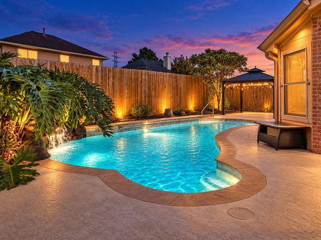 310 Cedar Lake Dr — Cedar Landing