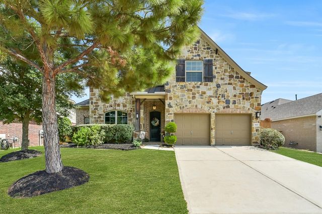 800 Yellow Birch Ln — Wedgewood Forest