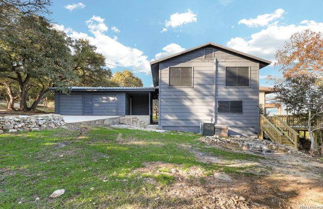 1122 OAKRIDGE LN — THE OAKS