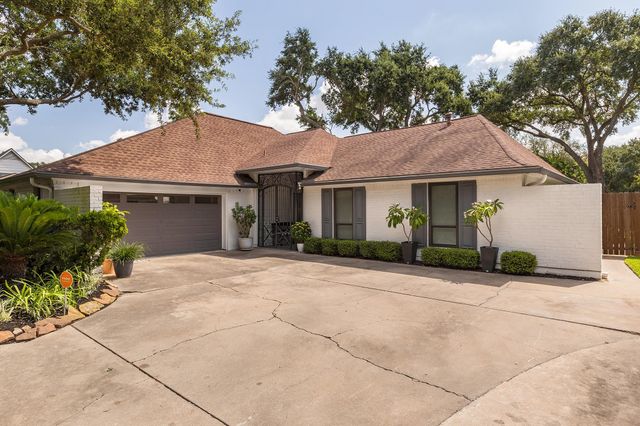 906 Eva Dr — Bartlett