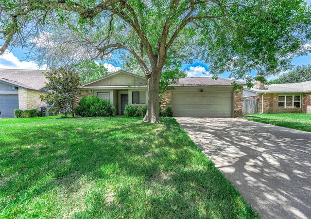 17035 Seven Pines Dr — Oakwood Glen