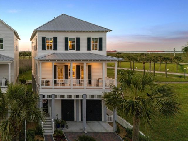 2646 E Seaside Dr — Beachtown Galveston East Village