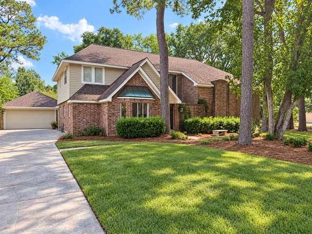 2924 Hackberry Ln — Pine Forest Sec 01
