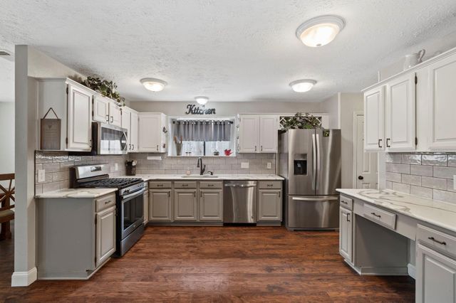 2437 Willow Bend Dr — Pecan Grove