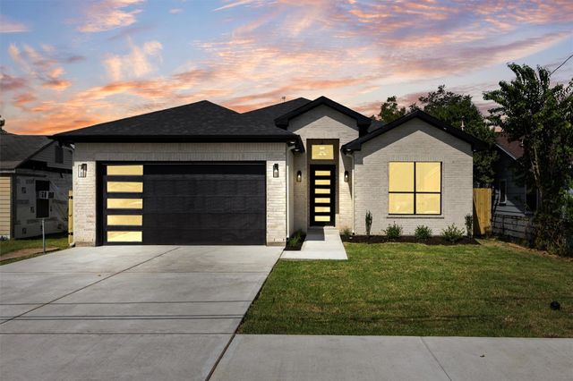 3219 King St — Huntington Place
