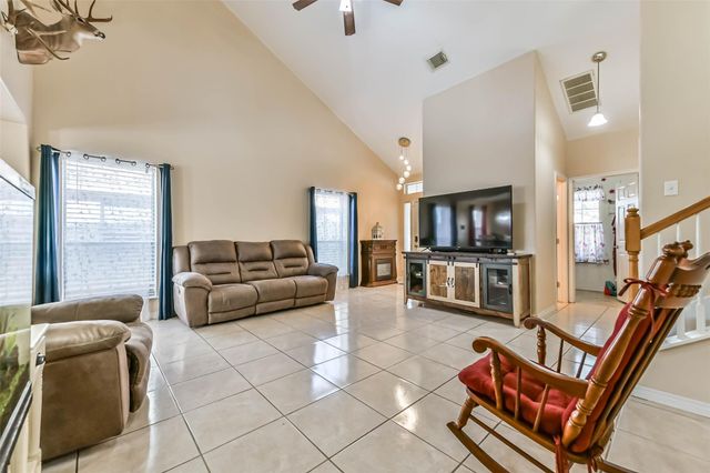 8319 White Pine Ln — Pine Meadows Sub