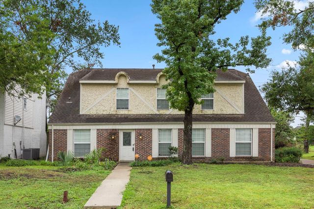 7407 Theisswood Rd — Memorial Northwest