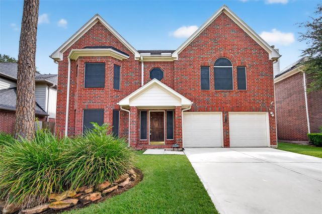 16511 Dawncrest Way — Village Of Oak Lake R/P