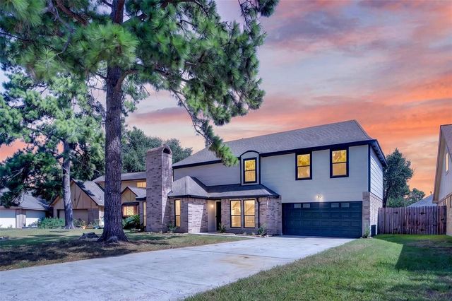 19410 Navarro Mills Dr — Three Lakes