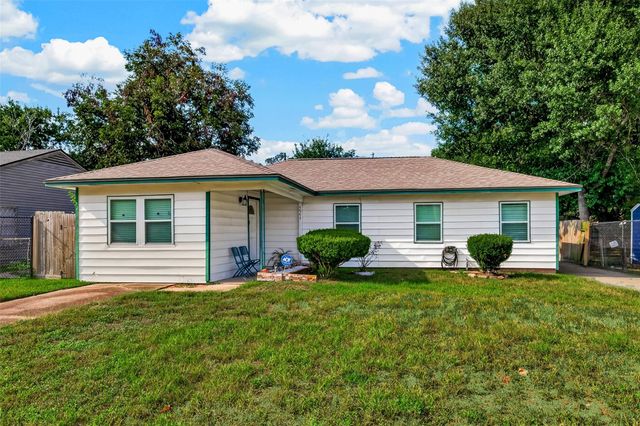 5943 Southlark St — Southcrest