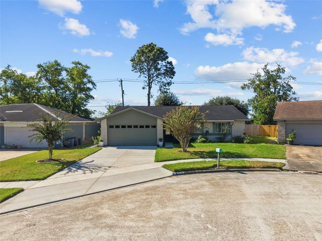 6305 Silver Leaf Dr — Countryside