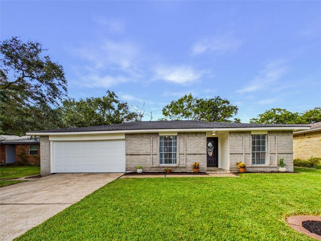 6209 Brookdale Dr — Countryside