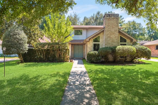 215 Enchanted Trail Dr — Enchanted Oaks Sec 04 R/P