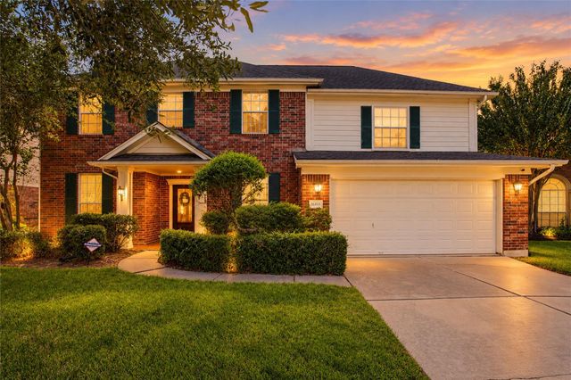 16810 Benwick Dr — Village Of Oak Lake