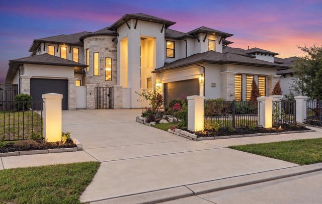 8915 Orchard Cv — Sienna Sec 19