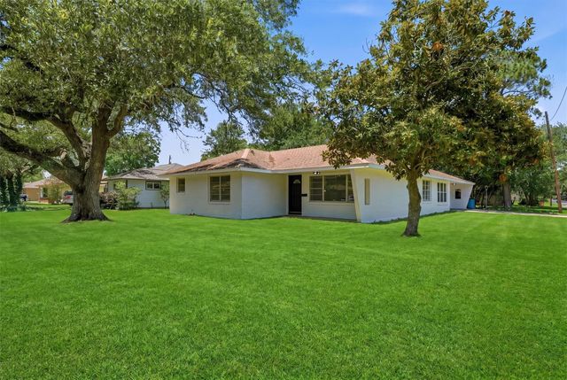 5002 Live Oak Dr — Oak Park 1