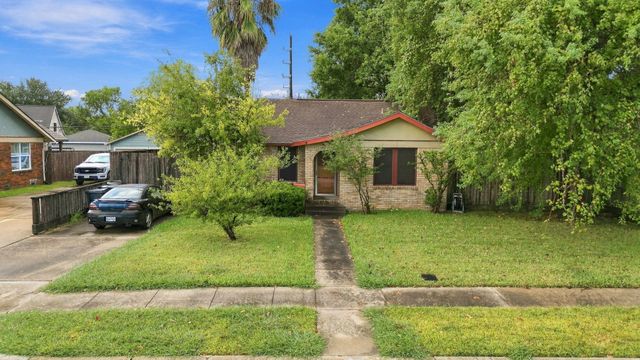 423 Lakeview Drive — S M Williams, The Hill