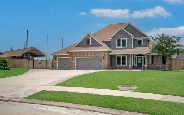 14018 Hawthorne Cir — Lakes/Champion Estates Sec 2a