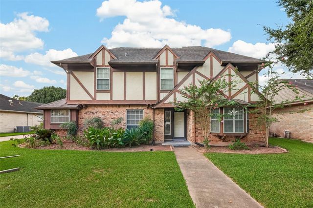 2016 Meadow Ln — Country Club Estates