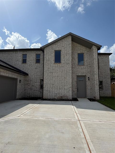 2619 Liguria Ln — Devonshire Park
