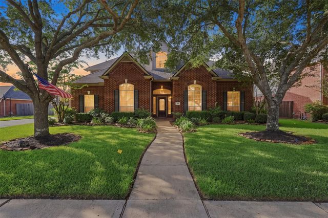 316 Falcon Lake Dr — Lakes Of Falcon Ridge Sec 2