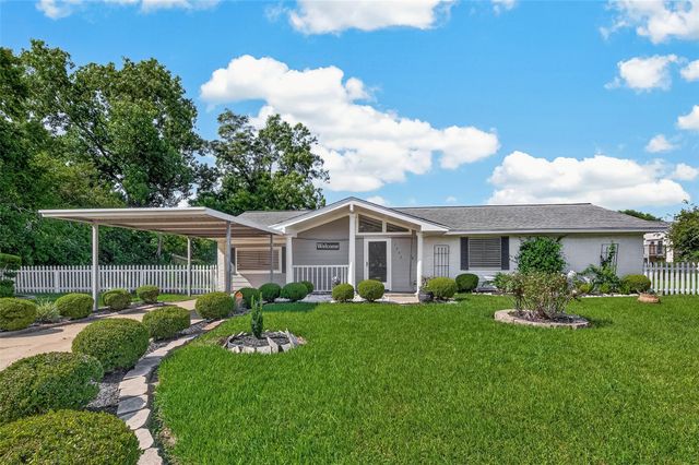 7502 Nightingale Cir — South Acre Manor 4