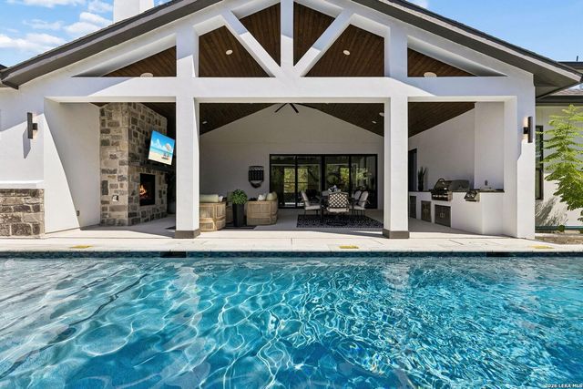 5314 Blackberry Dr — LEON VALLEY