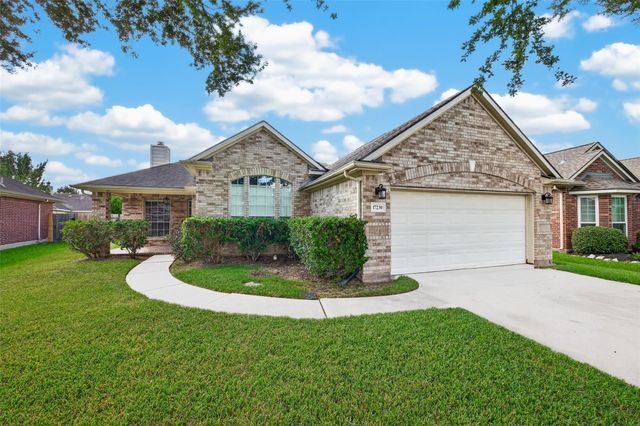 17230 Pecan Acres Dr — Stratford Park Village