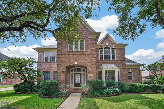 4311 Greystone Way — Crescent Lakes