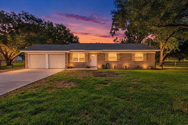 3405 Meadowlark Ln — Western Acres