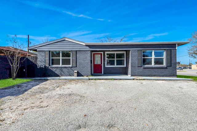 2102 Dewberry Ln — Strawberry Hills Sec 02