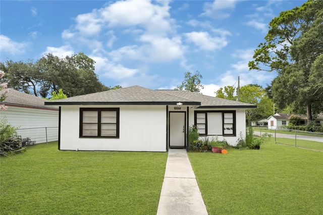 1033 W Snyder St — Pin Oak Alvin
