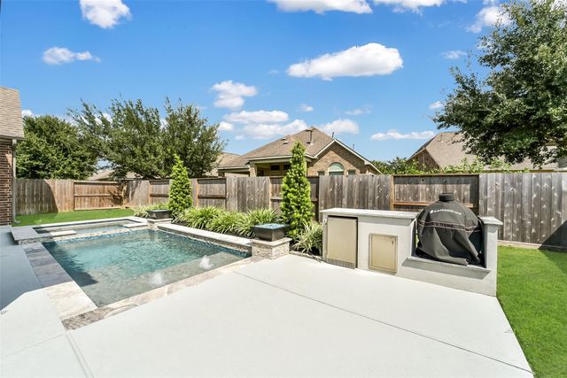 6714 Pioneer Trl — Cane Island