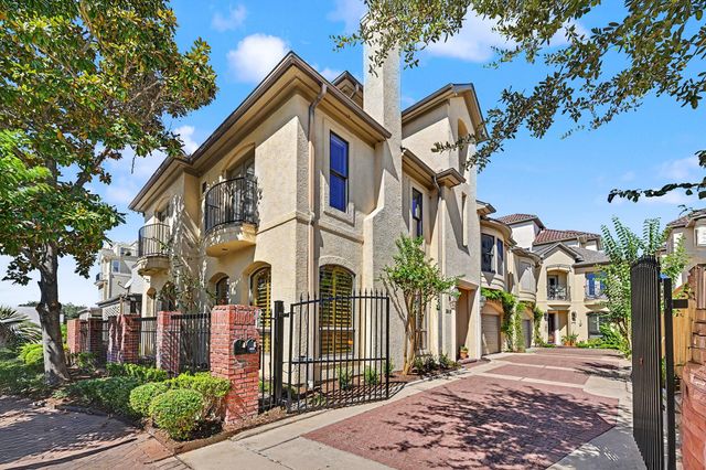 2410 Mimosa Dr — Meyers Court