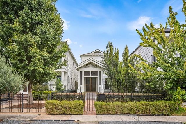 509 E 26th St — Sunset Heights Add