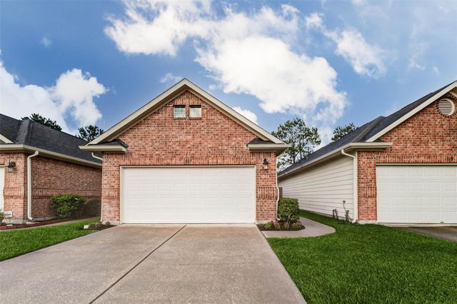 1027 Sweet Pine Dr — Pines