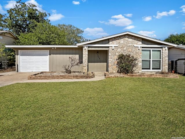 206 LOST FOREST ST — LIVE OAK VILLAGE