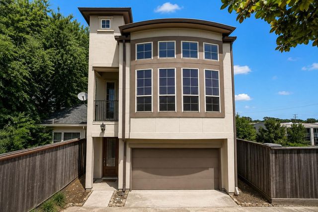 1616 Live Oak St — Signe Oaks