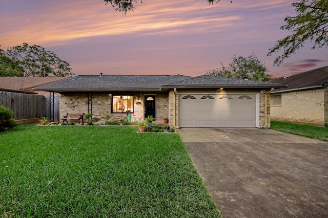 2508 Village Circle Dr — Lilac Terrace