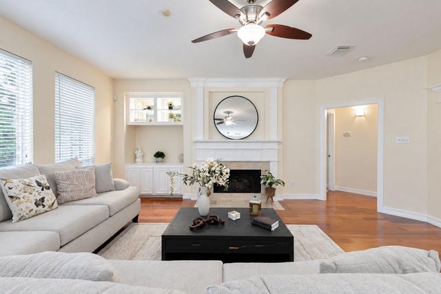 2618 Pinebend Dr — Woodbend Sec 1 At Silverlake