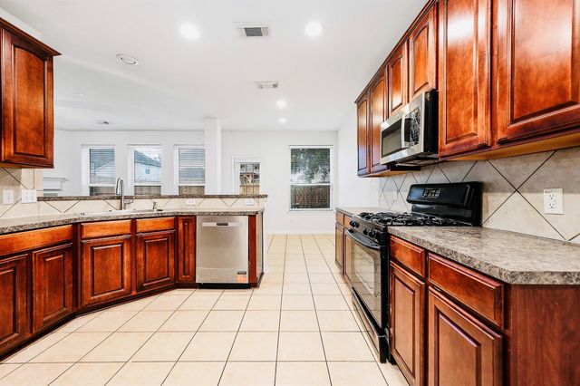 2032 Creek Shore Ln — Creekside