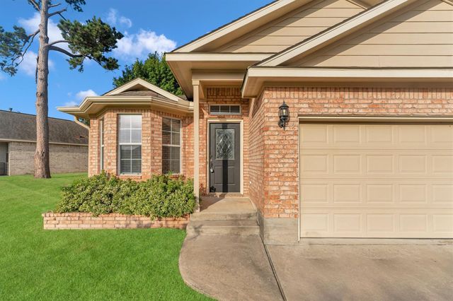 135 Snug Harbor Dr — April Sound