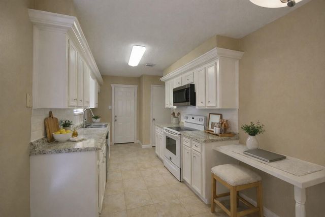1026 White Sands Rd — Cimarron