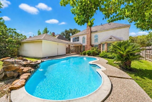 4907 Cambridge St — Sutton Forest