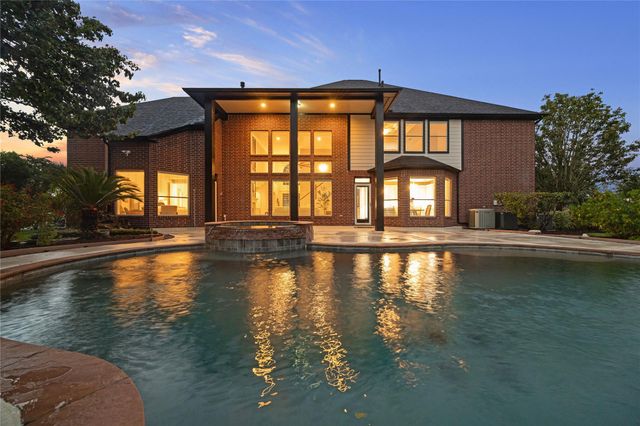 8826 Crown Jewel Dr — Royal Lake Estates