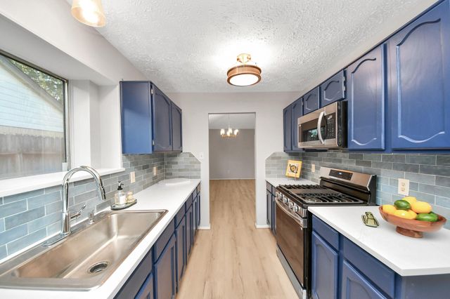1414 Shadow Mountain Dr — Creekstone Sec 01